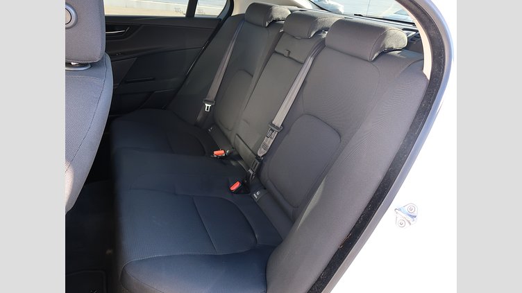 2017 認定中古車 Jaguar XE White D ピュア