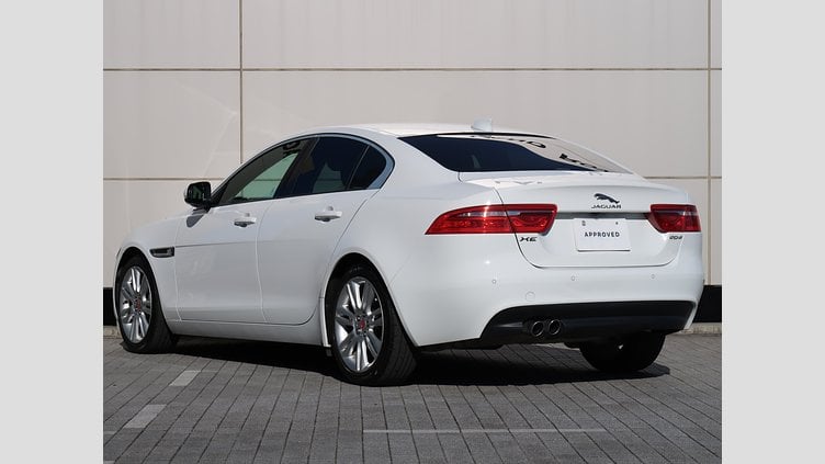 2017 認定中古車 Jaguar XE White D ピュア