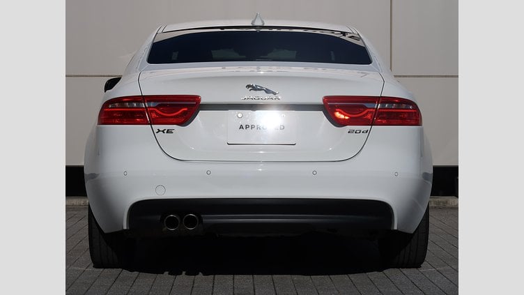 2017 認定中古車 Jaguar XE White D ピュア