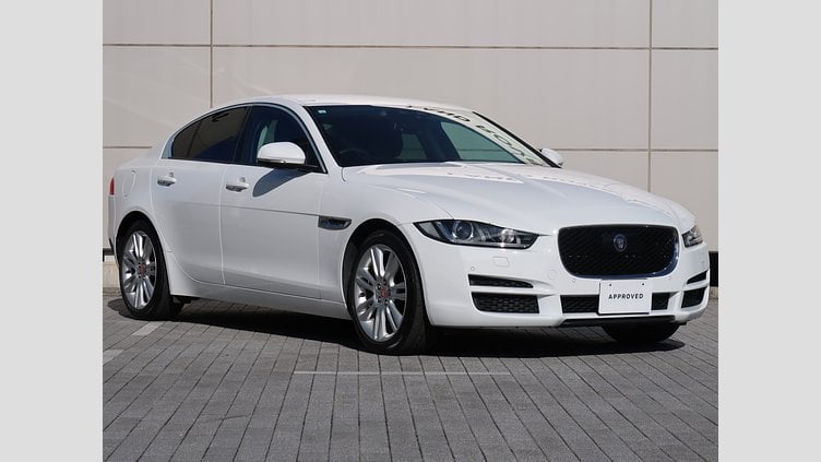 2017 認定中古車 Jaguar XE White D ピュア