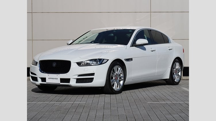 2017 認定中古車 Jaguar XE White D ピュア