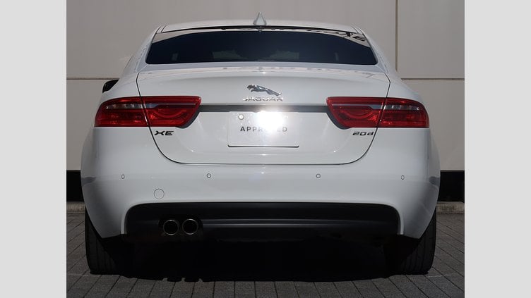 2017 認定中古車 Jaguar XE White D ピュア