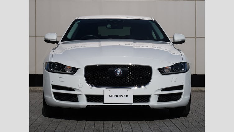 2017 認定中古車 Jaguar XE White D ピュア