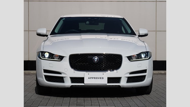 2017 認定中古車 Jaguar XE White D ピュア