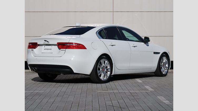 2017 認定中古車 Jaguar XE White D ピュア