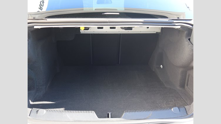 2017 認定中古車 Jaguar XE White D ピュア