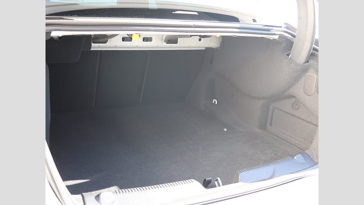 2017 認定中古車 Jaguar XE White D ピュア