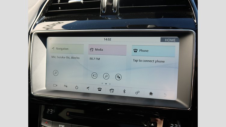 2017 認定中古車 Jaguar XE White D ピュア