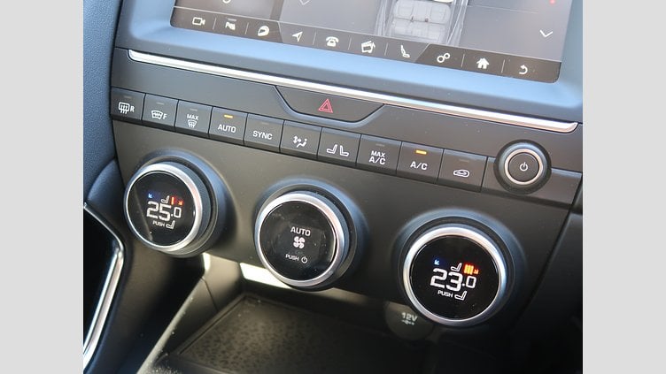 2019 認定中古車 Jaguar E-Pace Fuji White D センサリー・パーフォーマンス・エディション