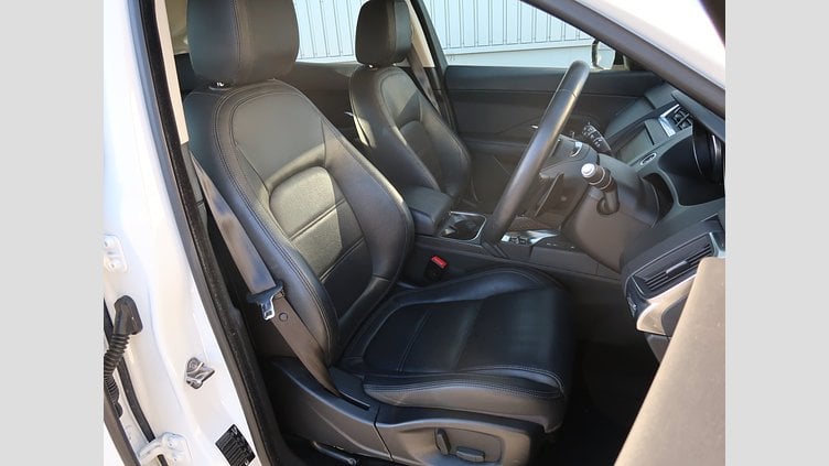 2019 認定中古車 Jaguar E-Pace Fuji White D センサリー・パーフォーマンス・エディション