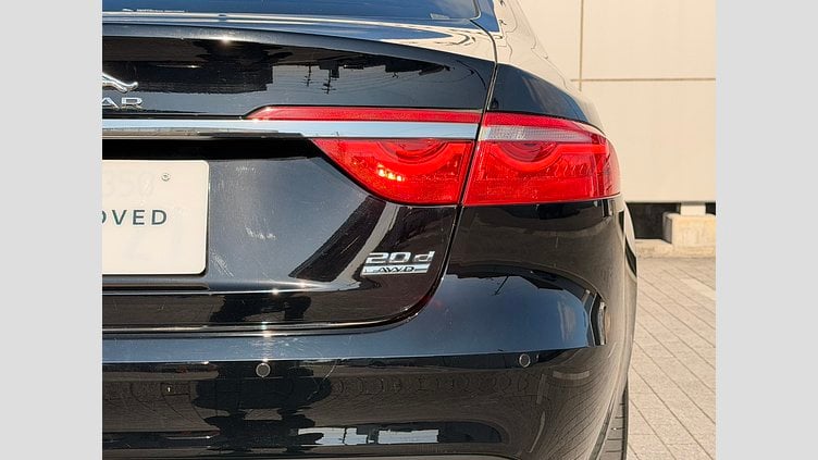 2019 認定中古車 Jaguar XF Narvik Black D ピュア