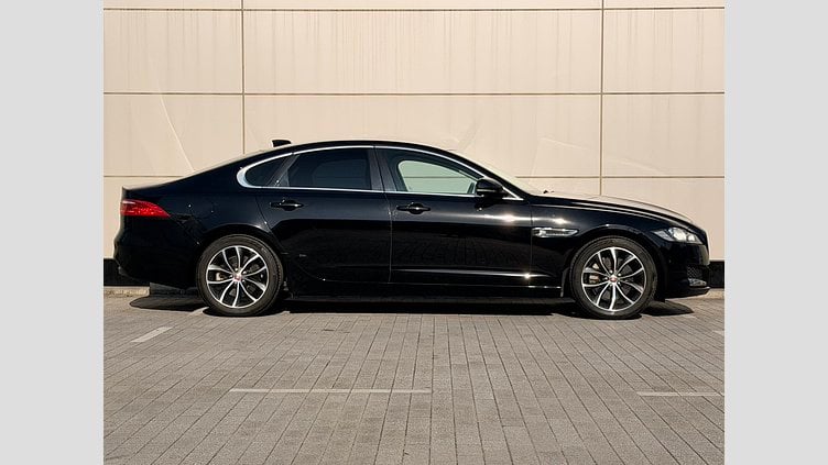 2019 認定中古車 Jaguar XF Narvik Black D ピュア