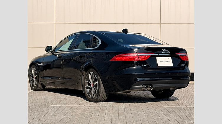 2019 認定中古車 Jaguar XF Narvik Black D ピュア
