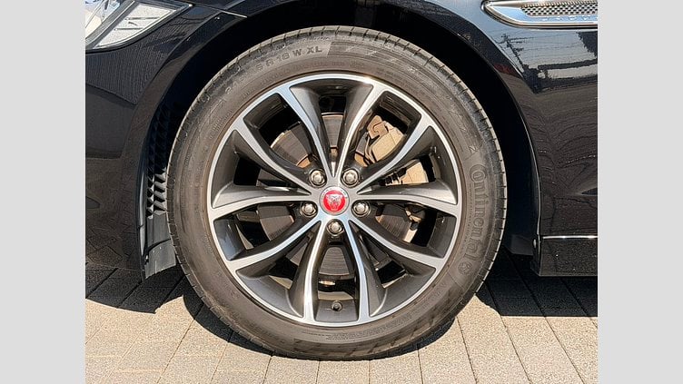 2019 認定中古車 Jaguar XF Narvik Black D ピュア