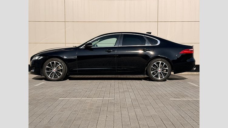 2019 認定中古車 Jaguar XF Narvik Black D ピュア