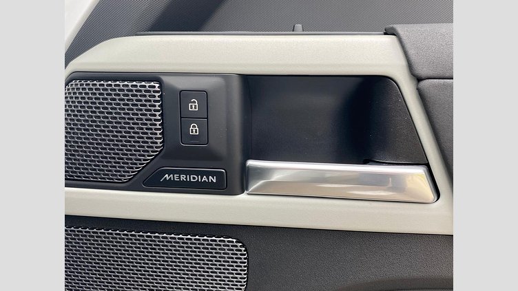 2023 Approved Land Rover Defender 110 Fuji White ALL WHEEL DRIVE Land Rover Defender 110 D300 X-Dynamic SE