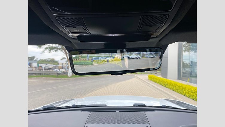 2023 Approved Land Rover Defender 110 Fuji White ALL WHEEL DRIVE Land Rover Defender 110 D300 X-Dynamic SE