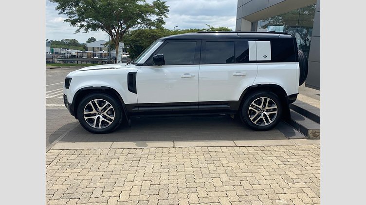 2023 Approved Land Rover Defender 110 Fuji White ALL WHEEL DRIVE Land Rover Defender 110 D300 X-Dynamic SE