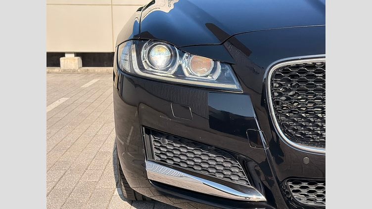 2019 認定中古車 Jaguar XF Narvik Black D ピュア