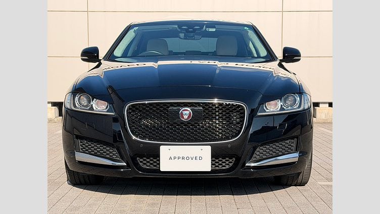 2019 認定中古車 Jaguar XF Narvik Black D ピュア