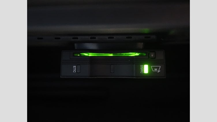 2019 認定中古車 Jaguar XF Narvik Black D ピュア