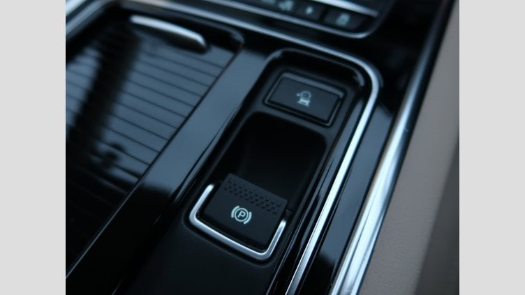 2019 認定中古車 Jaguar XF Narvik Black D ピュア