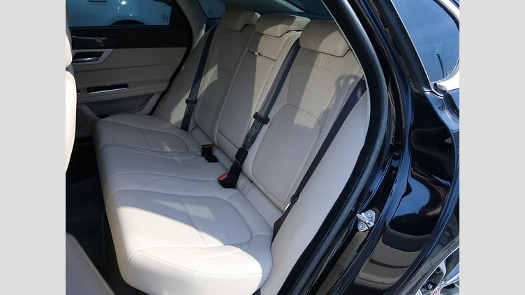 2019 認定中古車 Jaguar XF Narvik Black D ピュア