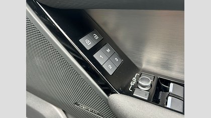 Range Rover Velar 25