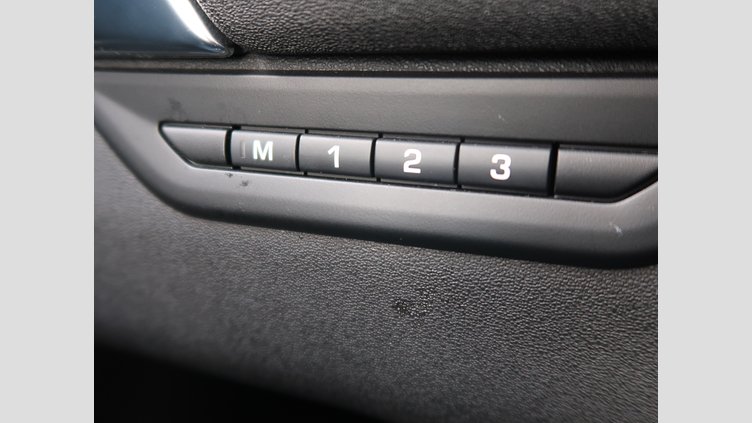 2023 認定中古車 Land Rover Discovery Sport Fuji White d200 SE