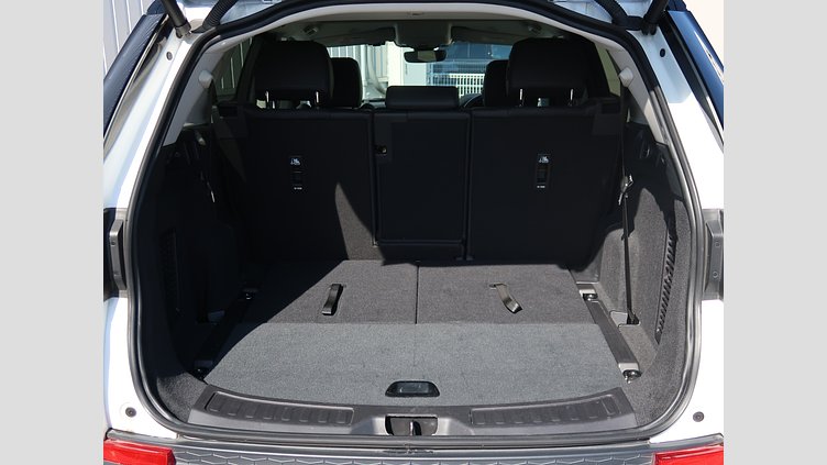 2023 認定中古車 Land Rover Discovery Sport Fuji White d200 SE