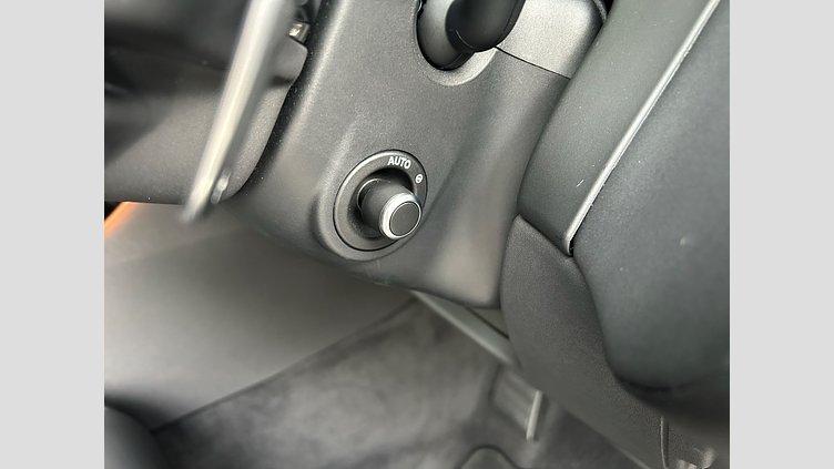 2025 認定中古車 Land Rover Range Rover Velar Fuji White D200(204PS) S