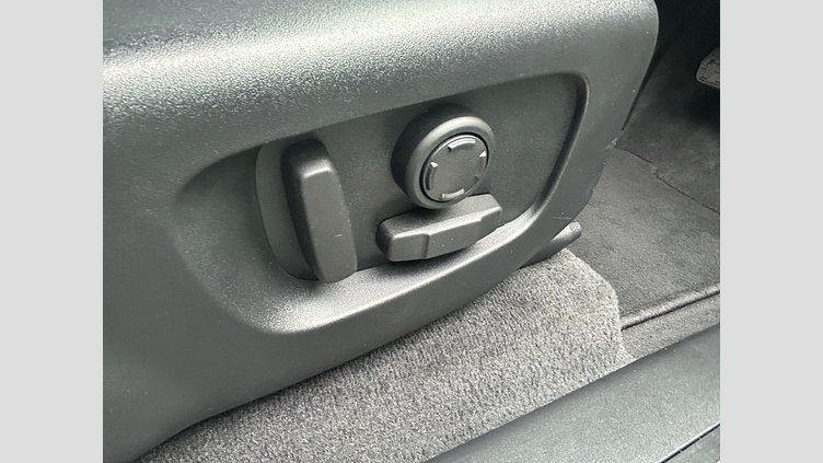 2025 認定中古車 Land Rover Range Rover Velar Fuji White D200(204PS) S