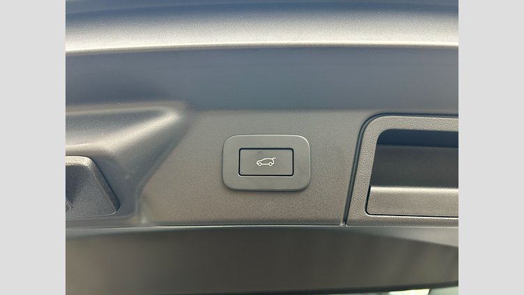 2025 認定中古車 Land Rover Range Rover Velar Fuji White D200(204PS) S