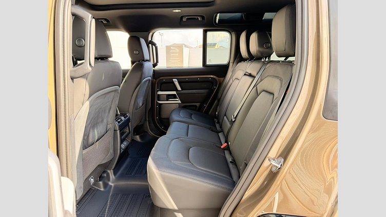 2024 認定中古車 Land Rover Defender 110 Gondwana Stone D300 X-DynamicSE