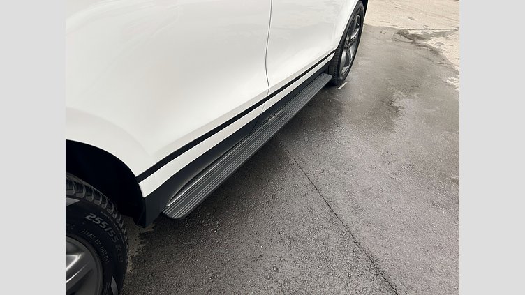 2025 認定中古車 Land Rover Range Rover Velar Fuji White D200(204PS) S