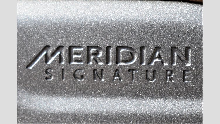 2023 認定中古車 Land Rover Range Rover Icy White in Gloss finish P510 AWD PHEV（AT スタンダードホイールベース　SV　