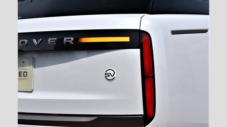 2023 認定中古車 Land Rover Range Rover Icy White in Gloss finish P510 AWD PHEV（AT スタンダードホイールベース　SV　