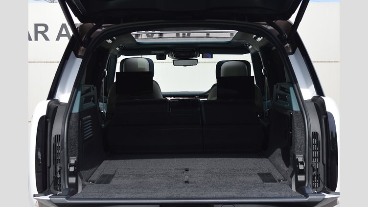 2024 認定中古車 Land Rover Range Rover アイシーホワイト - サテンフィニッシュ P550 AWD PHEV（AT） スタンダードホイールベース SV