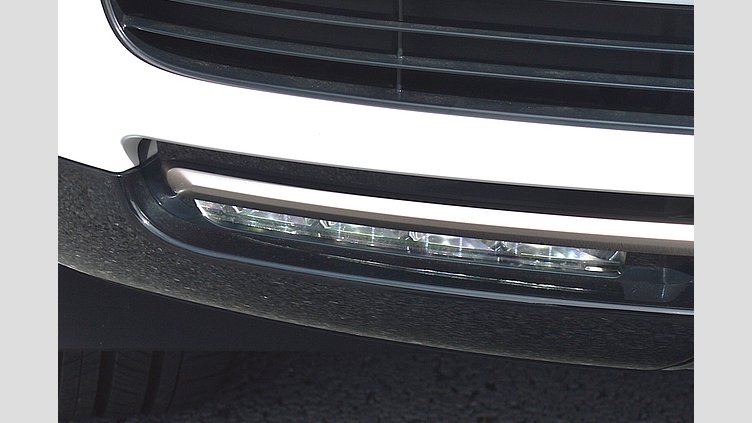 2024 認定中古車 Land Rover Range Rover アイシーホワイト - サテンフィニッシュ P550 AWD PHEV（AT） スタンダードホイールベース SV