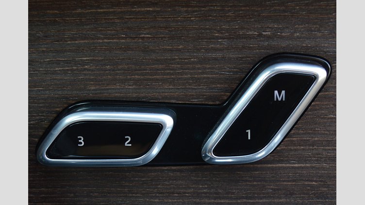 2024 認定中古車 Land Rover Range Rover シャラントグレー P550 AWD PHEV（AT） スタンダードホイールベース HSE