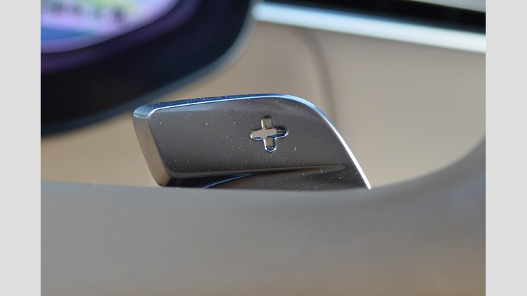 2024 認定中古車 Land Rover Range Rover シャラントグレー P550 AWD PHEV（AT） スタンダードホイールベース HSE