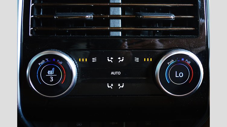 2024 認定中古車 Land Rover Range Rover シャラントグレー P550 AWD PHEV（AT） スタンダードホイールベース HSE