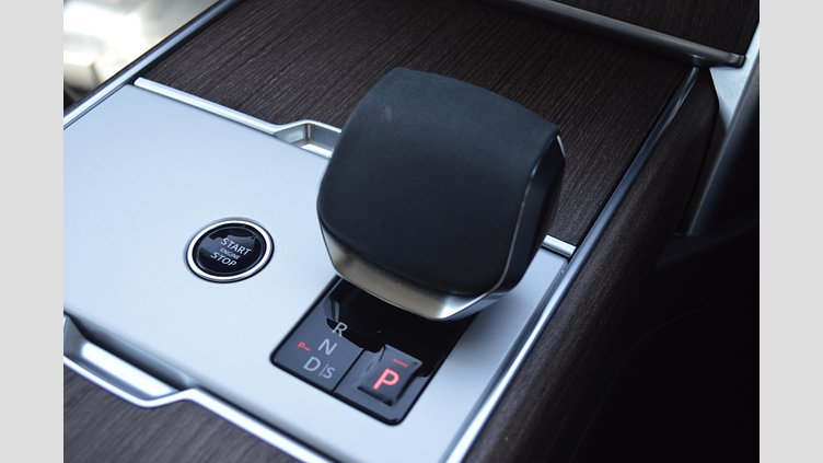 2025 認定中古車 Land Rover Range Rover フジホワイト P550 AWD PHEV（AT） スタンダードホイールベース HSE