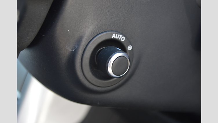 2025 認定中古車 Land Rover Range Rover フジホワイト P550 AWD PHEV（AT） スタンダードホイールベース HSE