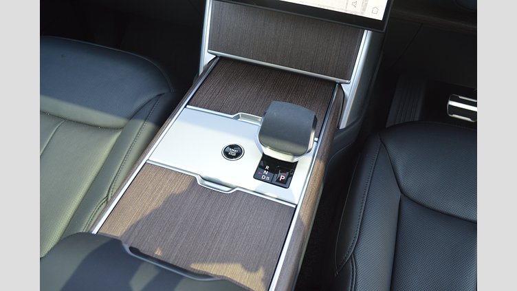 2025 認定中古車 Land Rover Range Rover フジホワイト P550 AWD PHEV（AT） スタンダードホイールベース HSE