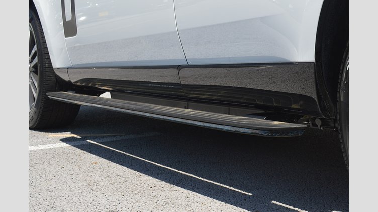 2025 認定中古車 Land Rover Range Rover フジホワイト P550 AWD PHEV（AT） スタンダードホイールベース HSE