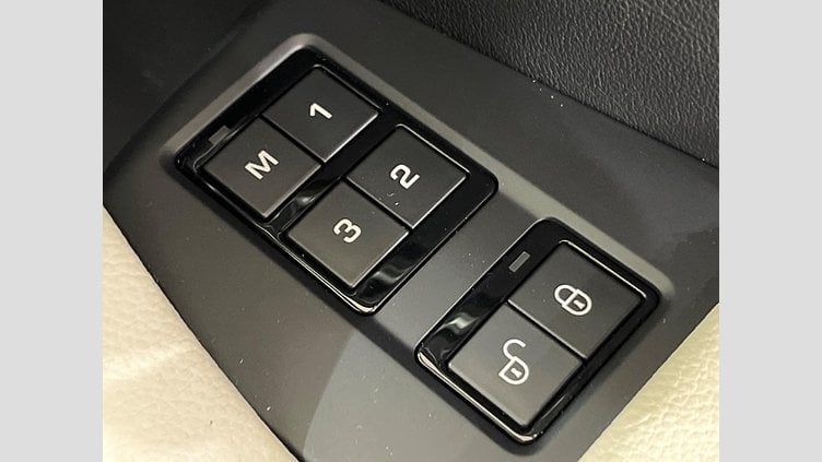 2019 認定中古車 Jaguar F-Pace Santorini Black P200 プレステージ