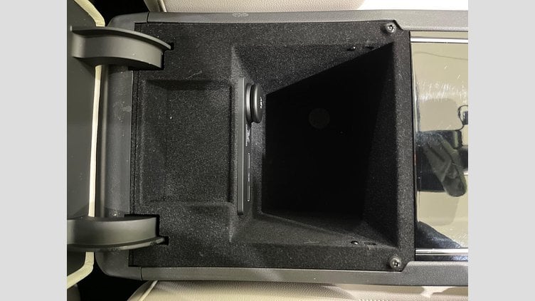 2019 認定中古車 Jaguar F-Pace Santorini Black P200 プレステージ