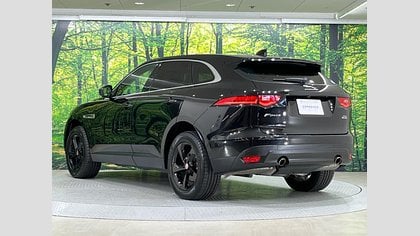 F-Pace 1