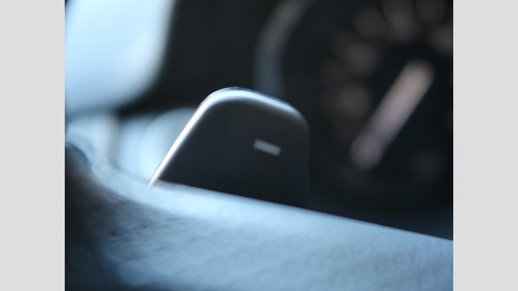 2018 認定中古車 Land Rover Range Rover Evoque Yulong White 249PS HSEダイナミック